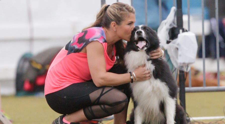 Amber McCune and Kaboom - head kisses hps